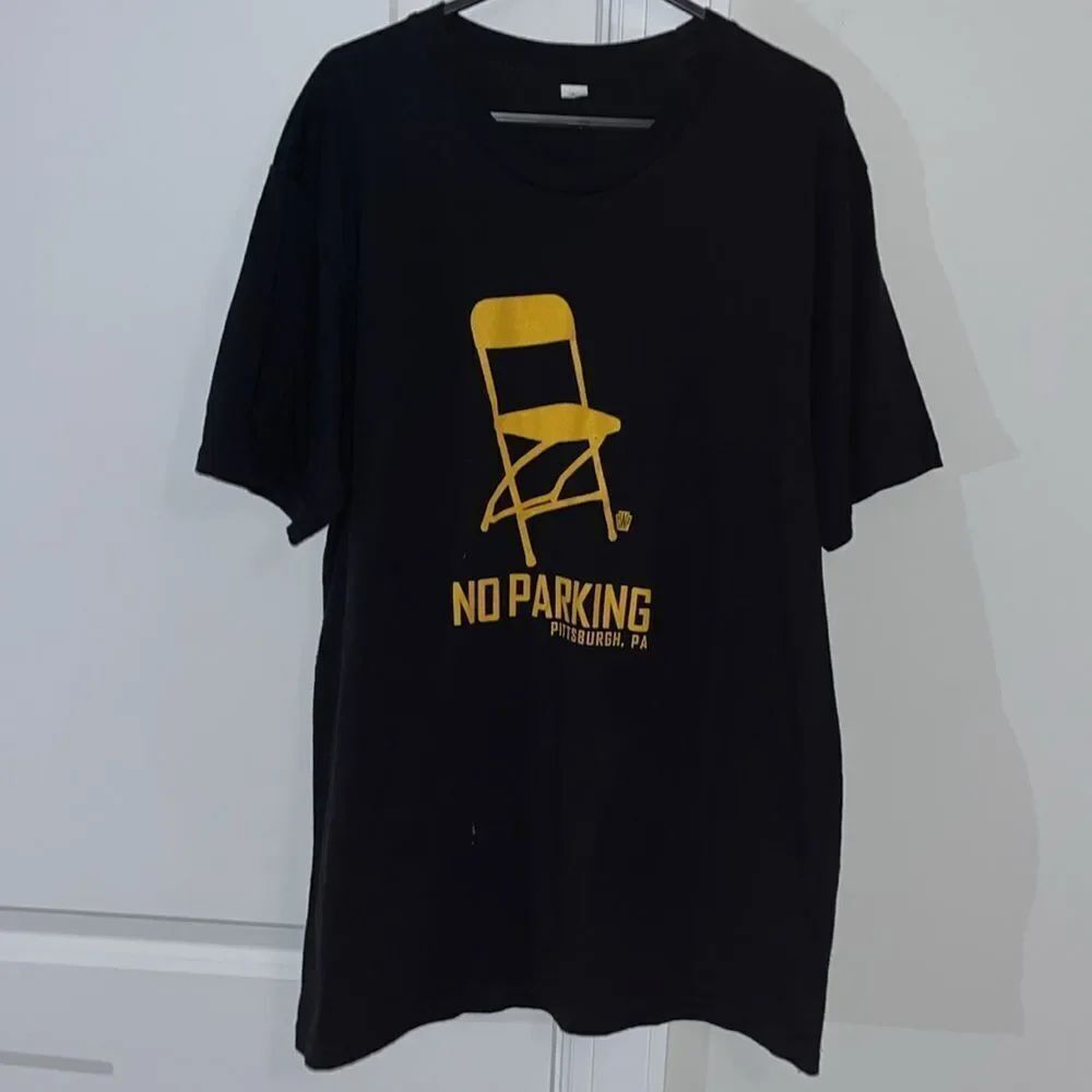 Funny Black Pittsburgh Steelers Pirates Penguins Fan fun tee t shirt Gold Chair